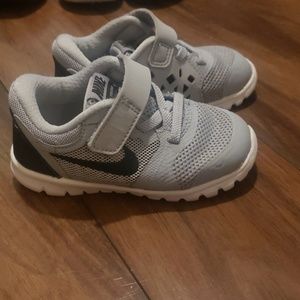 Toddler Nike shoes 6C